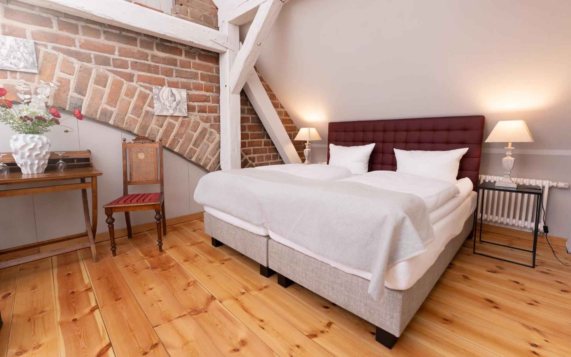 Up Hus Hotel 네우루핀 외부 사진